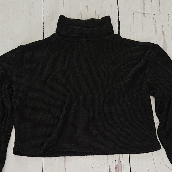 Love Charm Women's Black Long Sleeve Ribbed Crop Turtle Neck Size Small - Picture 4 of 4